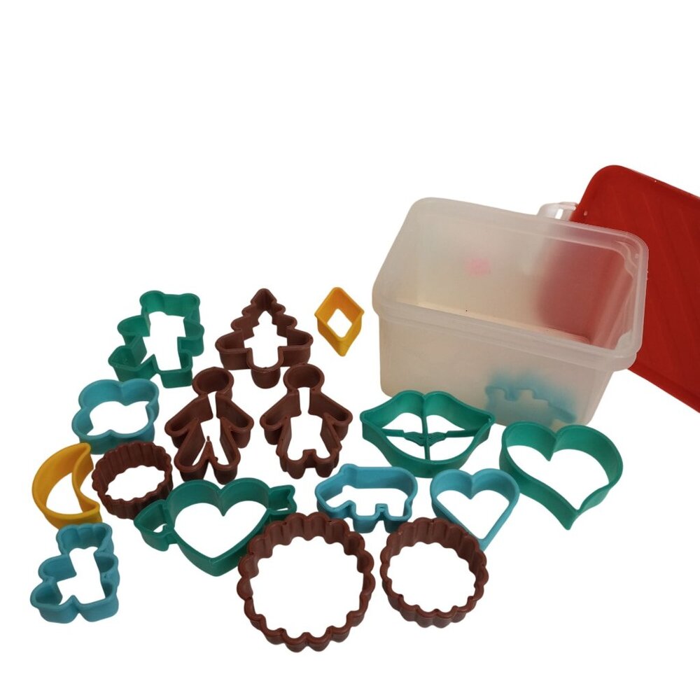 Plastic Cookie Cutter Set Storage Box 17 Assorted Shapes Hearts Animals Holiday